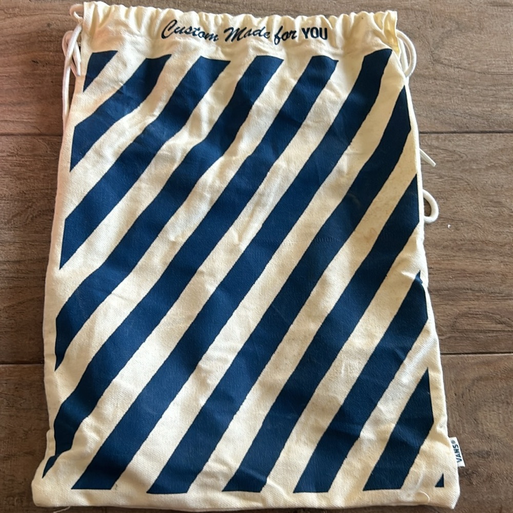 Custom Vans - Picture 7 of 7